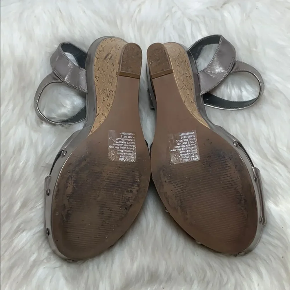 Simply Vera Nala‎ Metallic Wedge Sandals Sz 9.5